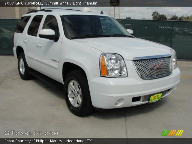 2007 GMC Yukon SLE in Summit White