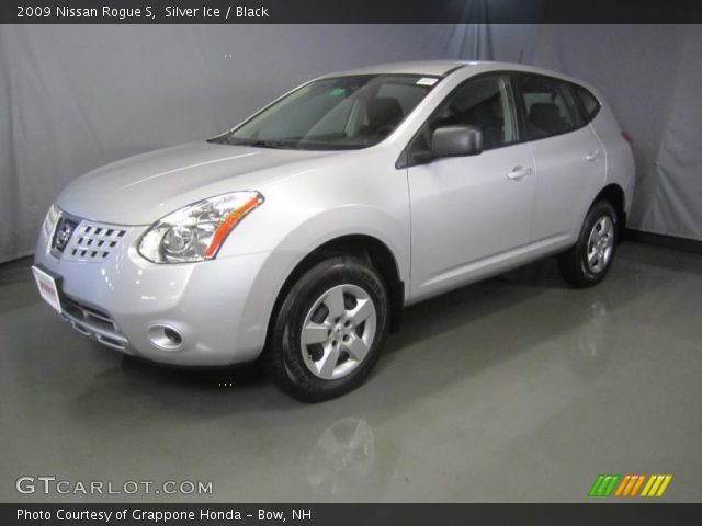 2009 Nissan Rogue S in Silver Ice