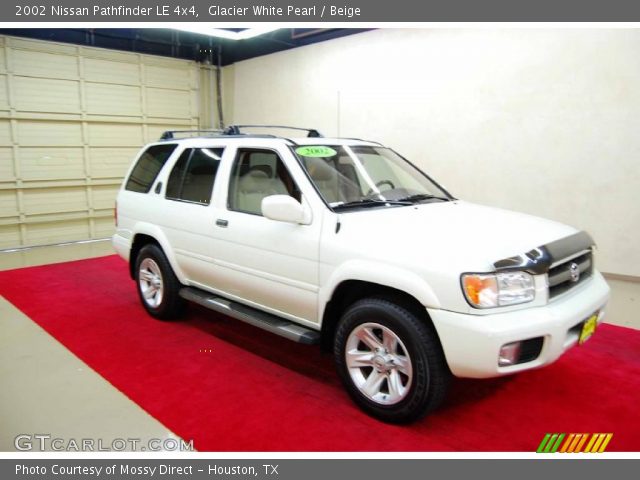 2002 Nissan Pathfinder LE 4x4 in Glacier White Pearl