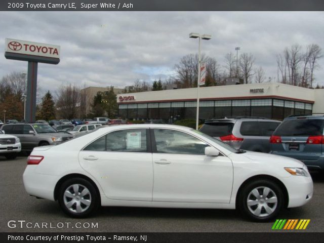 2009 Toyota Camry LE in Super White