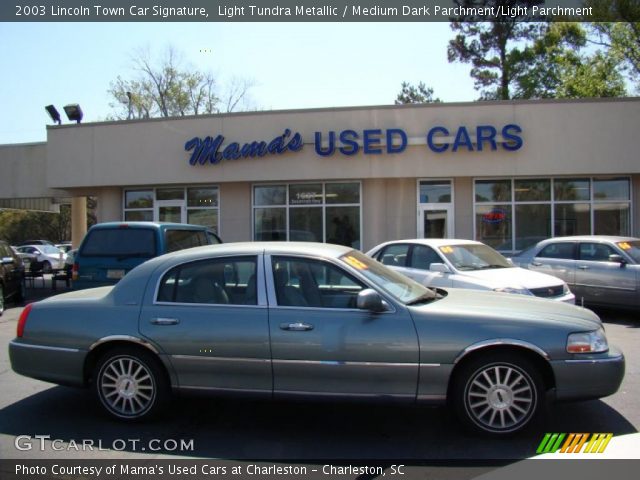 2003 Lincoln Town Car Signature in Light Tundra Metallic