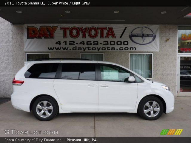 2011 Toyota Sienna LE in Super White