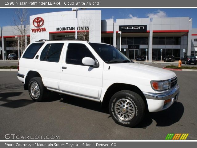 1998 Nissan Pathfinder LE 4x4 in Cloud White