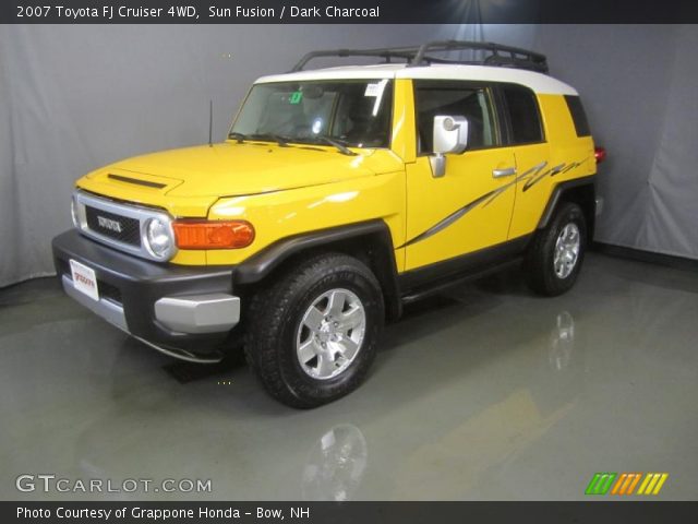 2007 Toyota FJ Cruiser 4WD in Sun Fusion