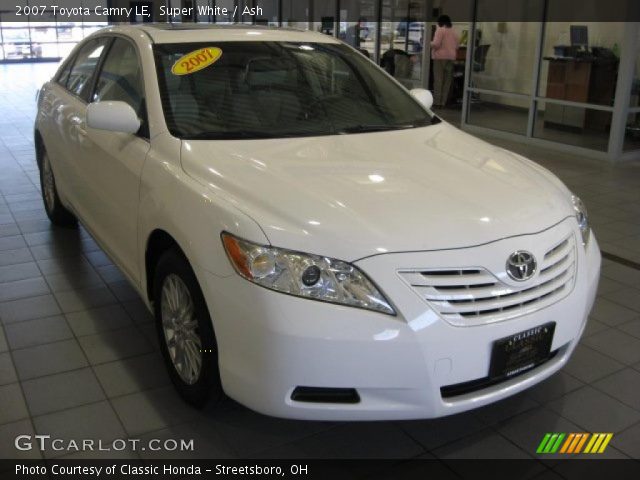 2007 Toyota Camry LE in Super White