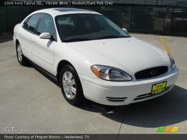 2006 Ford Taurus SEL in Vibrant White