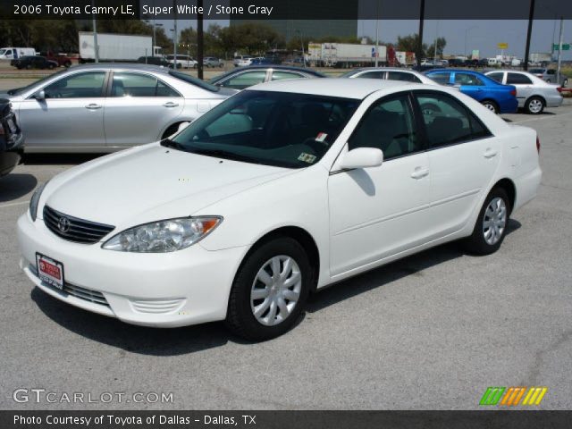 2006 Toyota Camry LE in Super White