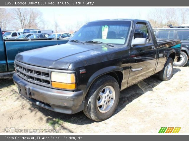 1995 Dodge Dakota SLT Regular Cab in Black