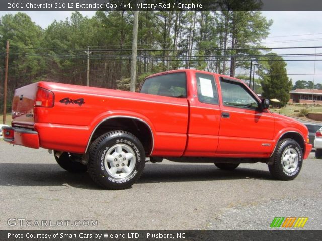 2001 Chevrolet S10 LS Extended Cab 4x4 in Victory Red