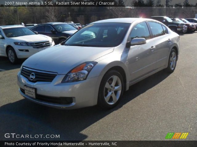 2007 Nissan Altima 3.5 SE in Radiant Silver Metallic