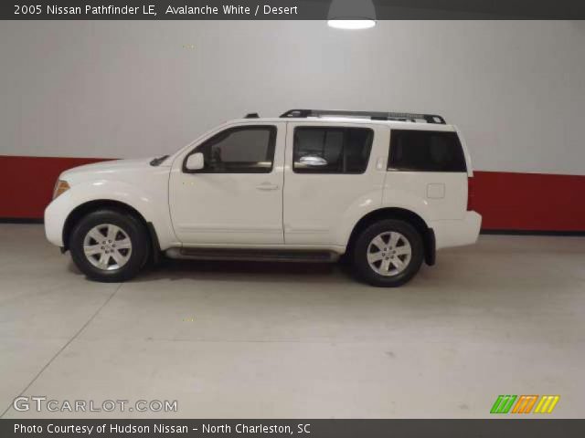 2005 Nissan Pathfinder LE in Avalanche White