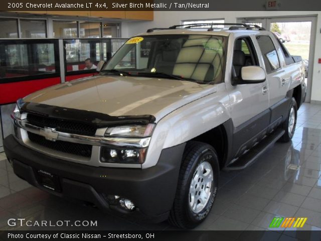 2005 Chevrolet Avalanche LT 4x4 in Silver Birch Metallic