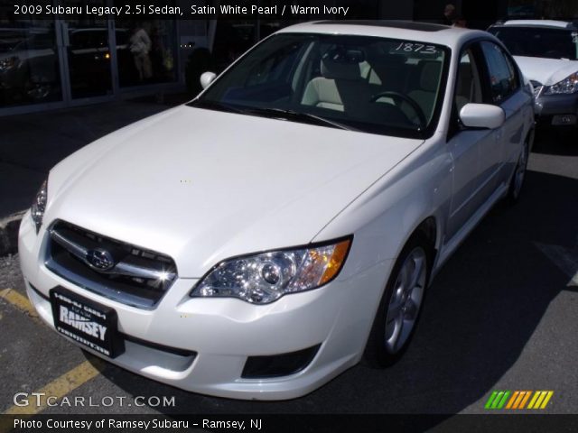 2009 Subaru Legacy 2.5i Sedan in Satin White Pearl