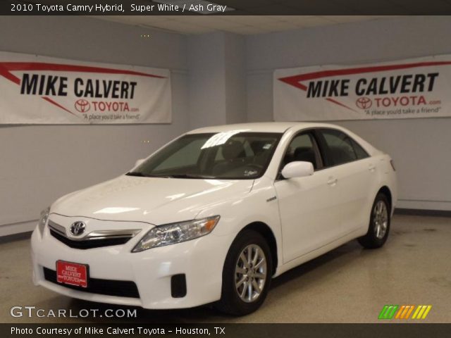 2010 Toyota Camry Hybrid in Super White
