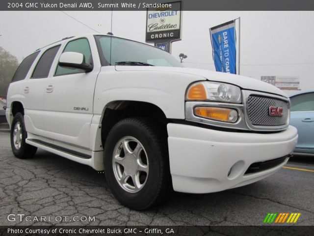 2004 GMC Yukon Denali AWD in Summit White