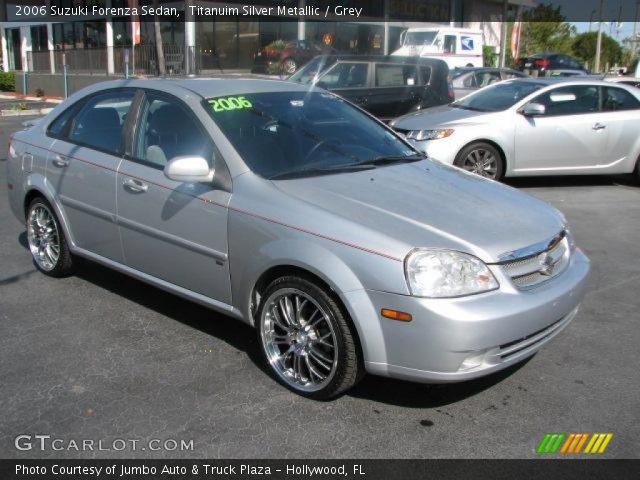 2006 Suzuki Forenza Sedan in Titanuim Silver Metallic