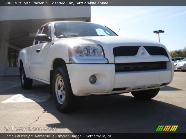 2008 Mitsubishi Raider LS Extended Cab in Arctic White