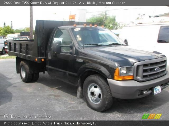 2000 Ford F350 Super Duty XL Regular Cab Chassis in Black