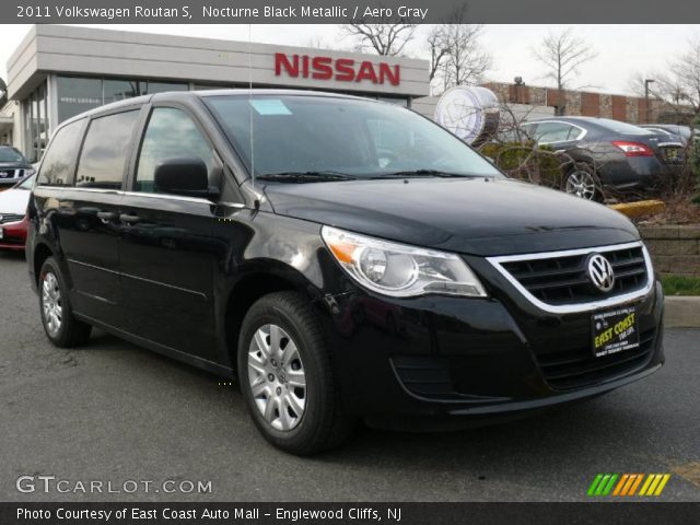 2011 Volkswagen Routan S in Nocturne Black Metallic