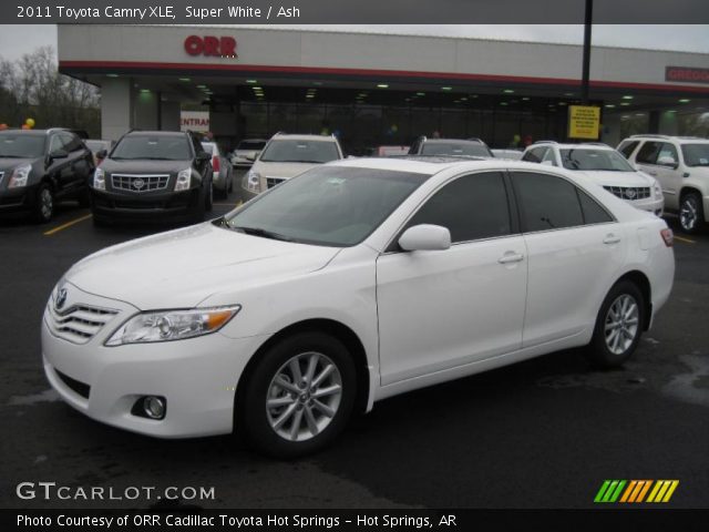 2011 Toyota Camry XLE in Super White