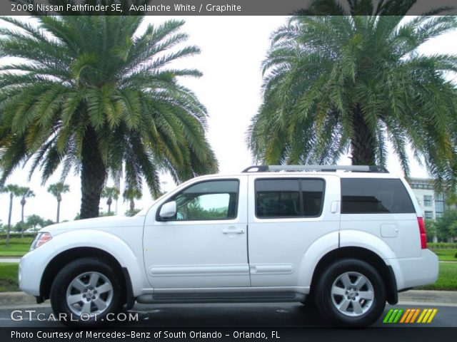 2008 Nissan Pathfinder SE in Avalanche White