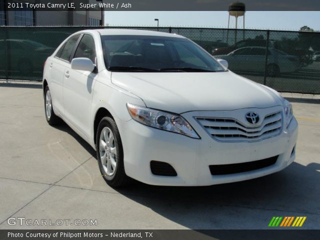2011 Toyota Camry LE in Super White