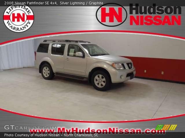 2008 Nissan Pathfinder SE 4x4 in Silver Lightning