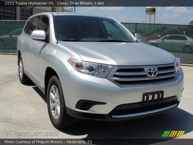 2011 Toyota Highlander V6 in Classic Silver Metallic