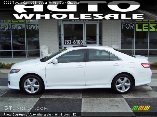 2011 Toyota Camry SE in Super White