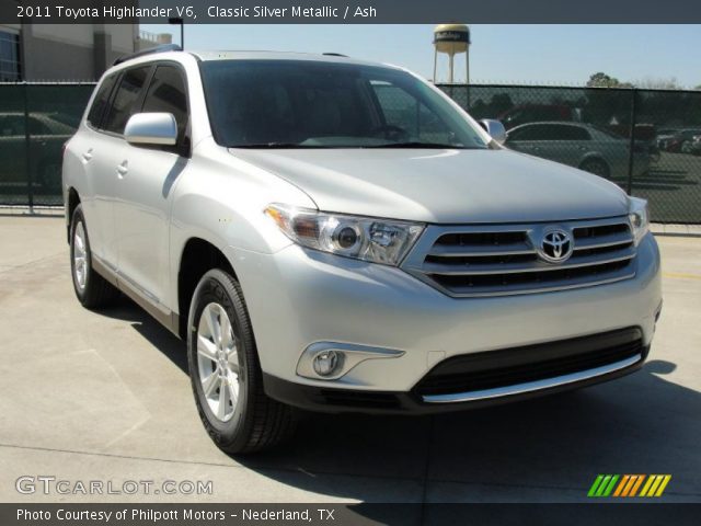 2011 Toyota Highlander V6 in Classic Silver Metallic
