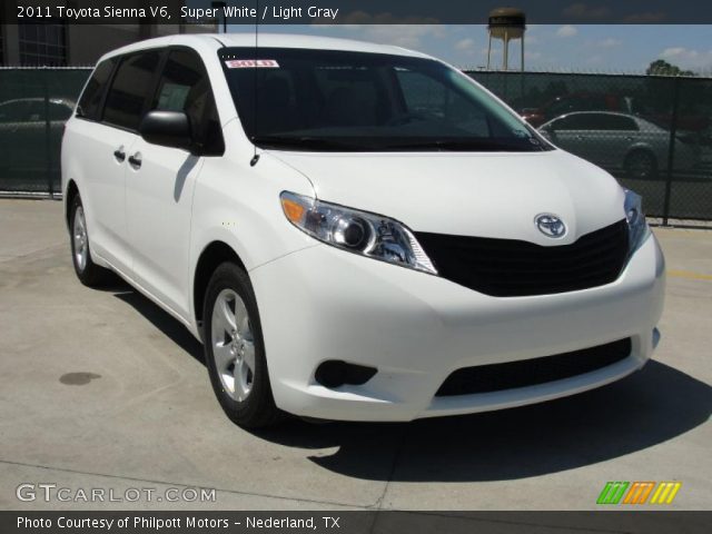 2011 Toyota Sienna V6 in Super White