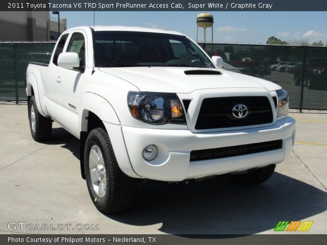 2011 Toyota Tacoma V6 TRD Sport PreRunner Access Cab in Super White