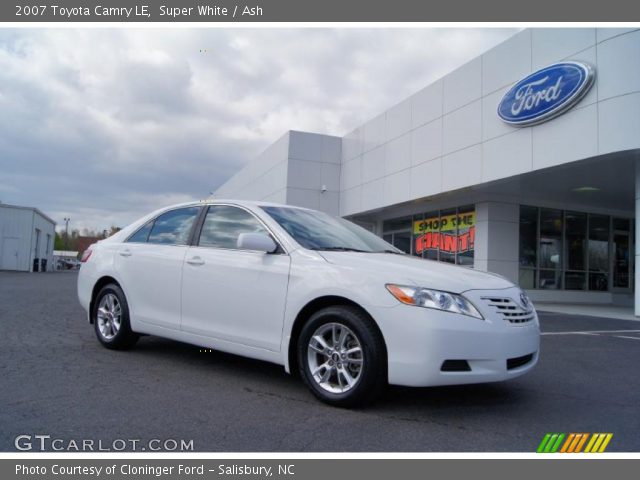 2007 Toyota Camry LE in Super White