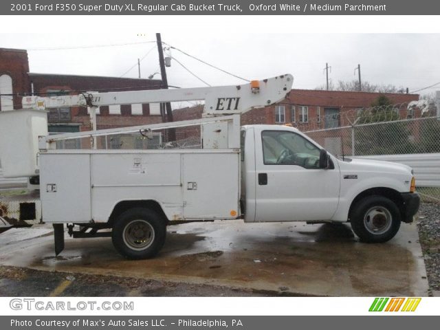 2001 Ford F350 Super Duty XL Regular Cab Bucket Truck in Oxford White