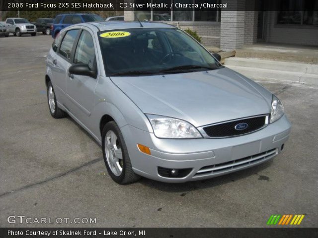 2006 Ford Focus ZX5 SES Hatchback in CD Silver Metallic