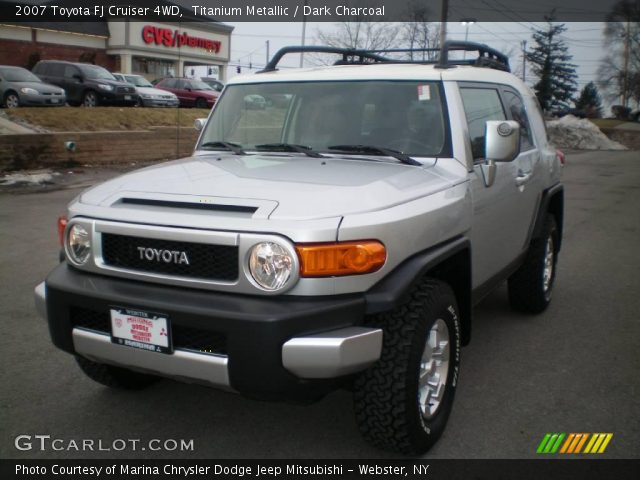 2007 Toyota FJ Cruiser 4WD in Titanium Metallic