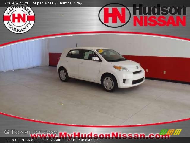 2009 Scion xD  in Super White