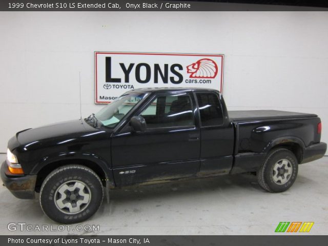 1999 Chevrolet S10 LS Extended Cab in Onyx Black
