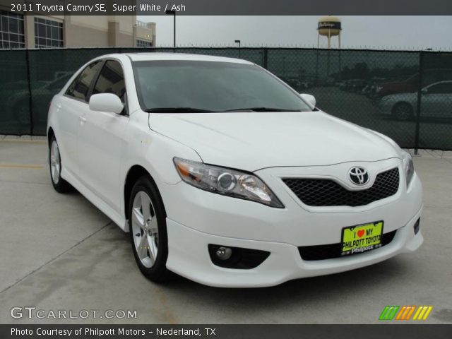 2011 Toyota Camry SE in Super White