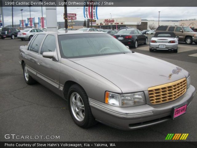 1998 Cadillac DeVille Sedan in Light Driftwood Metallic