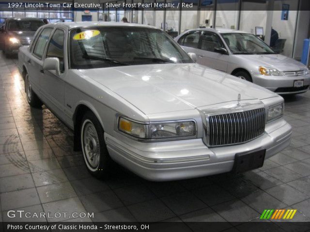 1997 Lincoln Town Car Executive in Silver Frost Pearl Metallic
