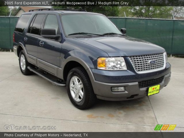 2005 Ford Expedition XLT in Medium Wedgewood Blue