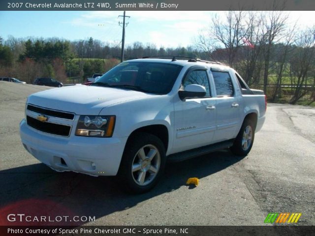 2007 Chevrolet Avalanche LTZ 4WD in Summit White