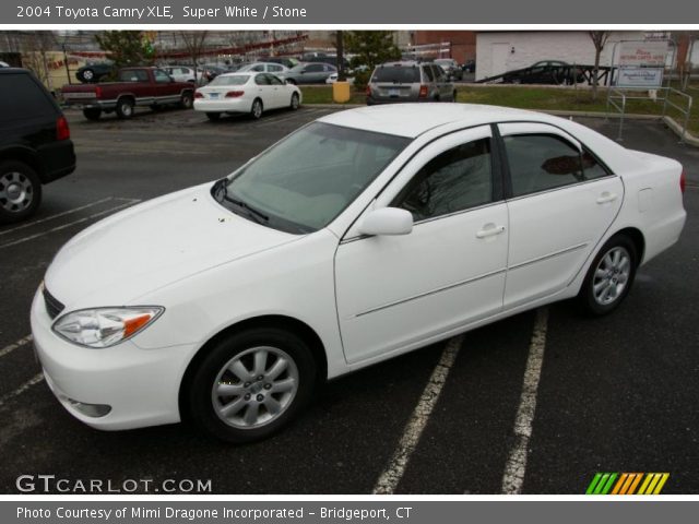 2004 Toyota Camry XLE in Super White
