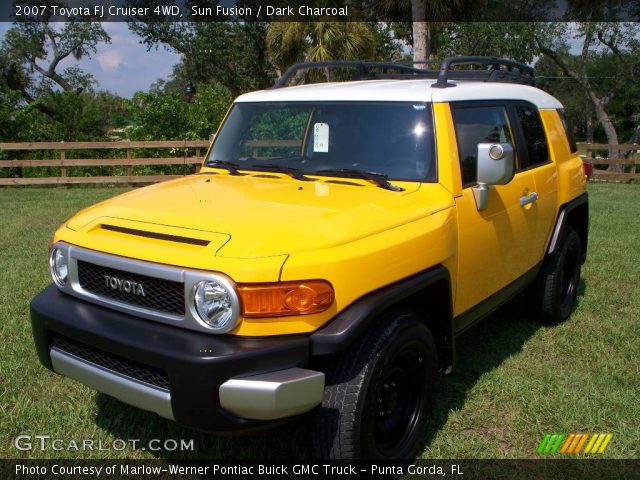 2007 Toyota FJ Cruiser 4WD in Sun Fusion