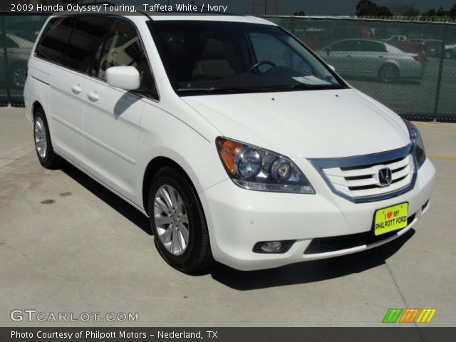 2009 Honda Odyssey Touring in Taffeta White