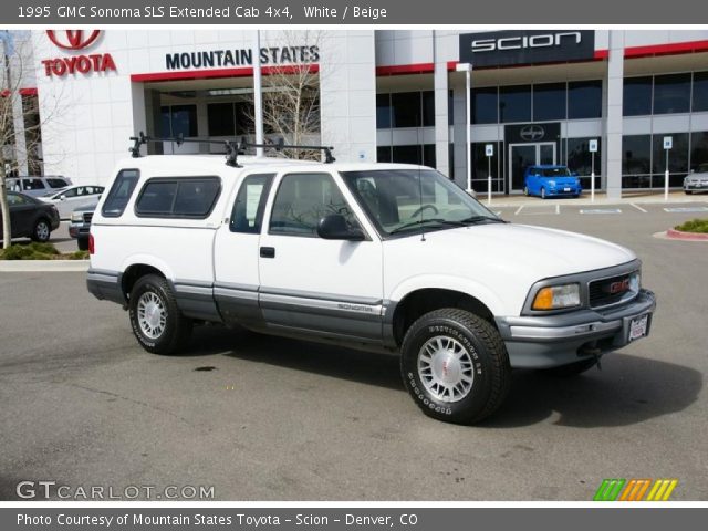 1995 GMC Sonoma SLS Extended Cab 4x4 in White