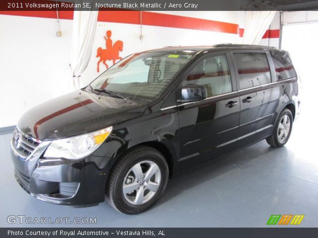2011 Volkswagen Routan SE in Nocturne Black Metallic