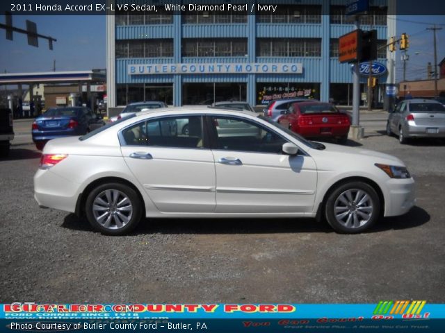 2011 Honda accord white diamond pearl #2