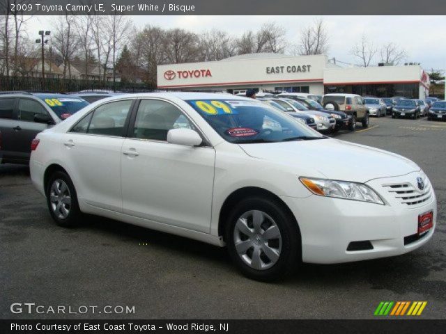 2009 Toyota Camry LE in Super White